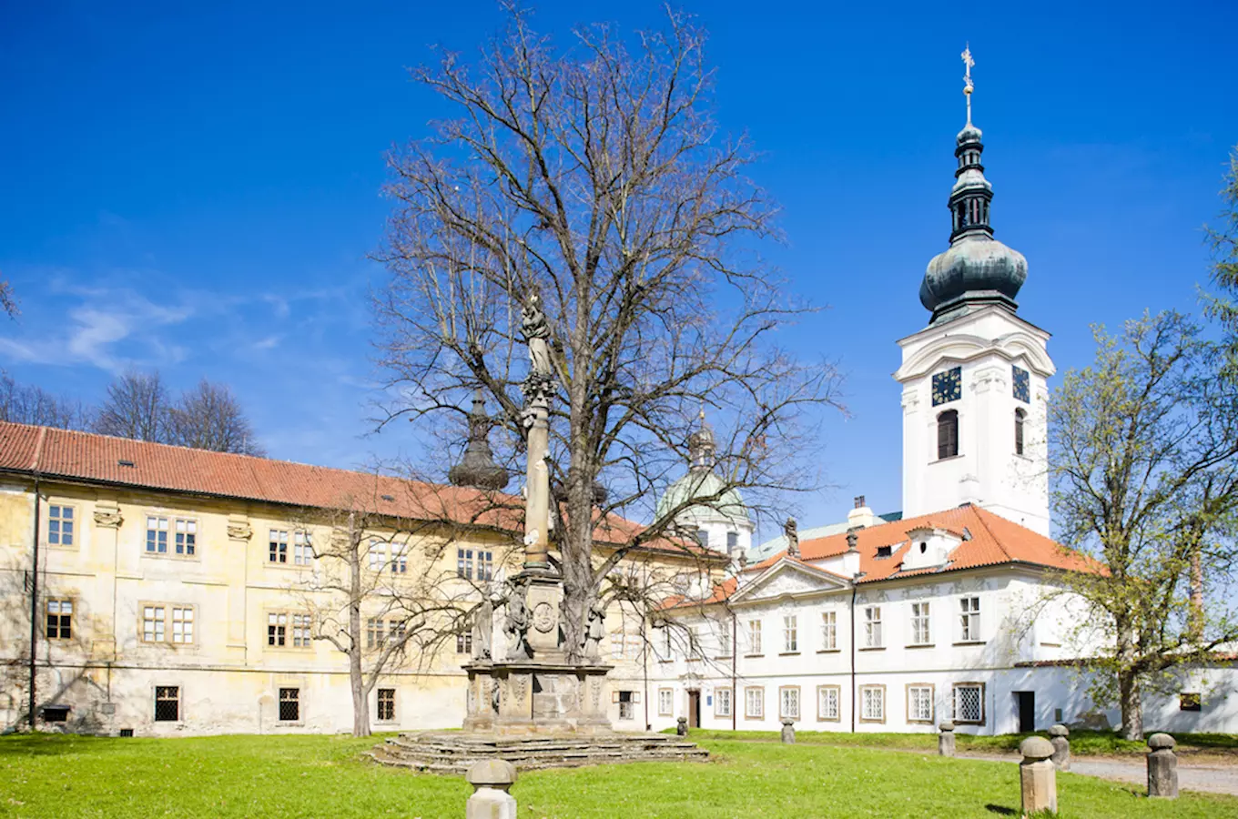 Klášter sester premonstrátek v Doksanech