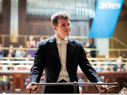 Dirigent Jakub Hrůša byl jmenován novým hudebním ředitelem Královské opery v Londýně