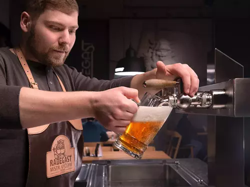 Tradice: pivovary a expozice, kde poznáte kompletní proces výroby piva až po čepování