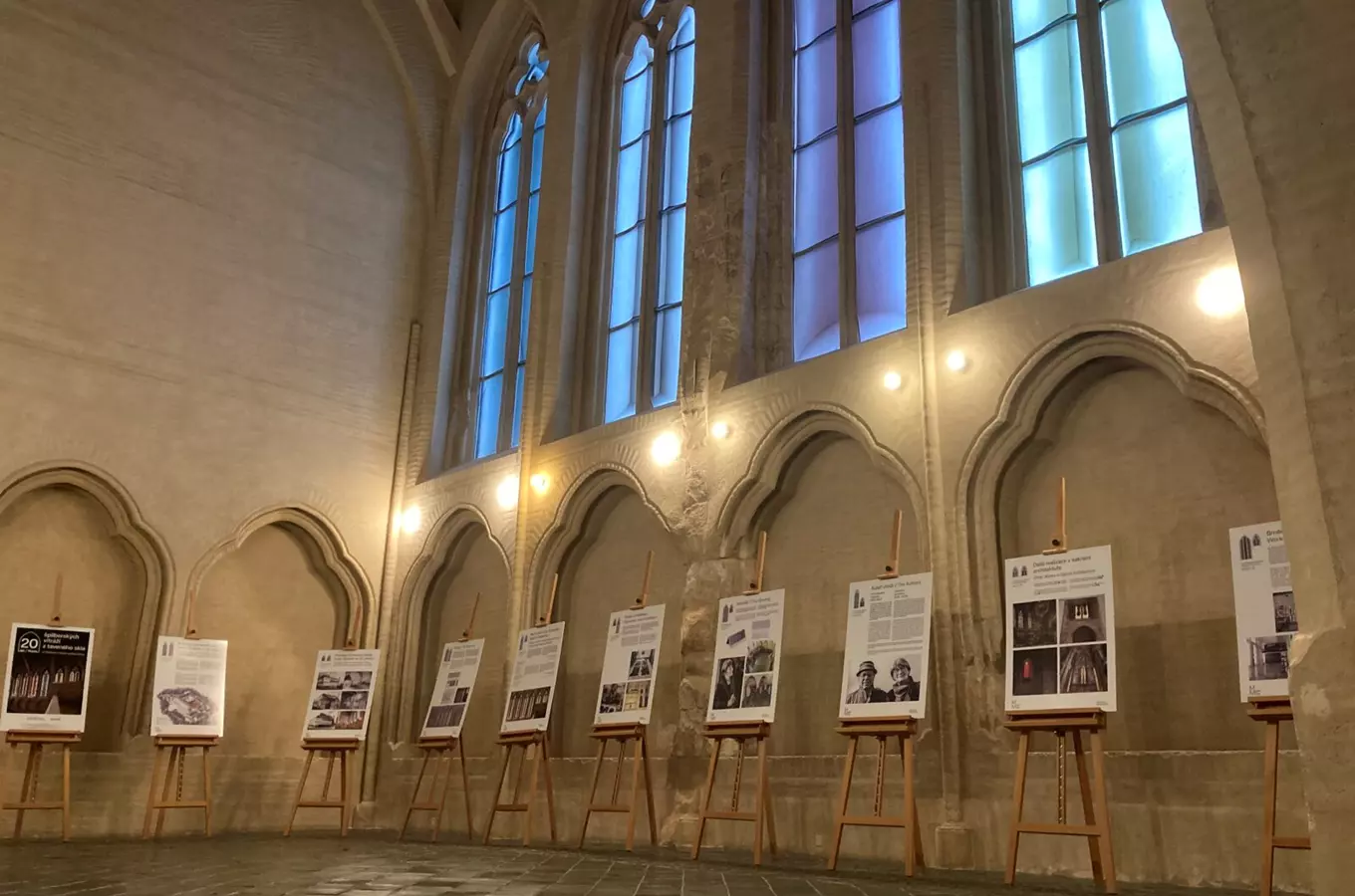 20 let špilberských vitráží z taveného skla – výstava na hradě Špilberk