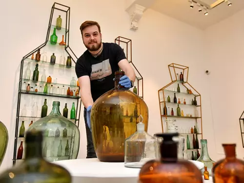 Flaška – od demižonů k ruinám aneb 150 let největší lahvárny v monarchii