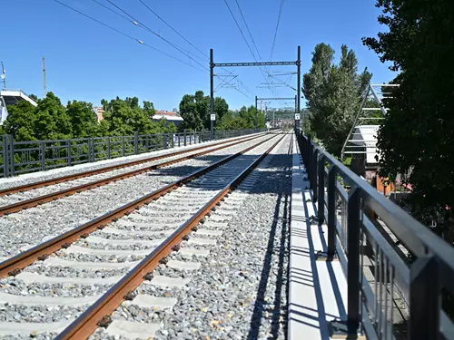Vlaky se opět vrátily na zrekonstruovaný Negrelliho viadukt