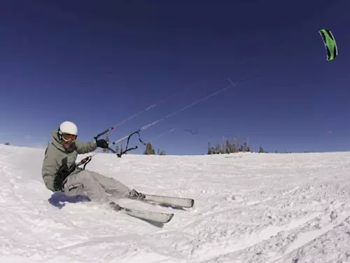 Kite kurzy v Krkonoších – snowkiting kurzy a půjčovna