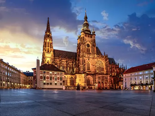 Noc kostelů v Praze láká do svatovítské katedrály, Týna a dalších svatostánků