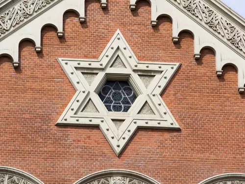 Víte, že Velká synagoga v Plzni patří mezi největší na světě?