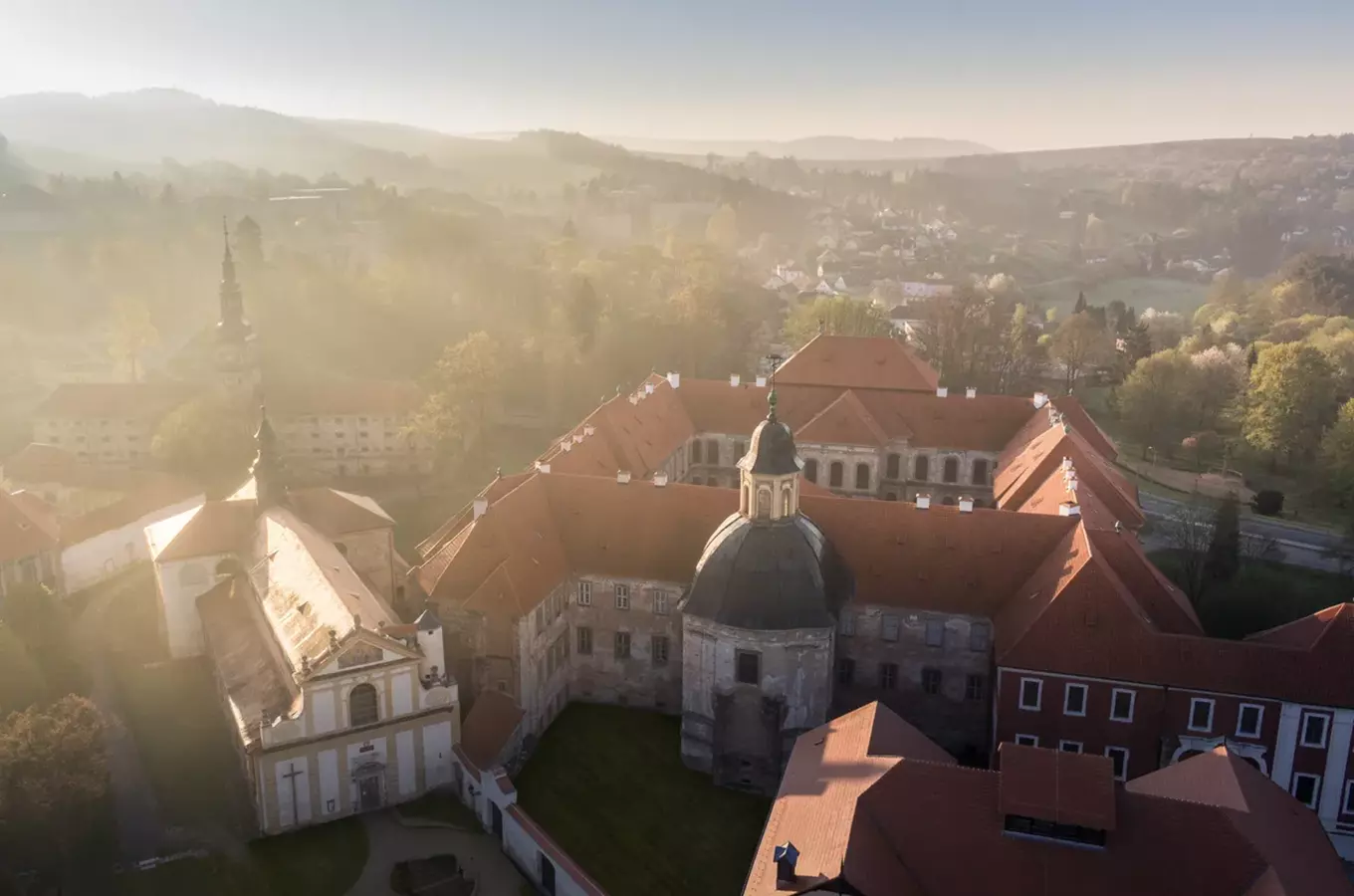 Největší konventní budova založená na dubových pilotách v Česku – Klášter Plasy