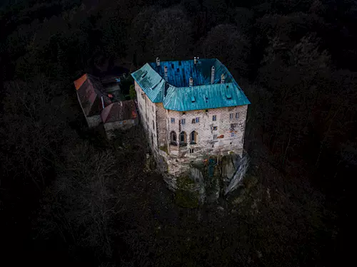 Hrad Houska – tajemný hrad s cestou do pekla