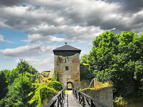 Výlet na nečekaně rozsáhlý hrad: do Hostýnských vrchů na Lukov