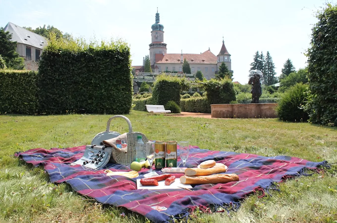 Piknik v zahradě zámku v Novém Městě nad Metují