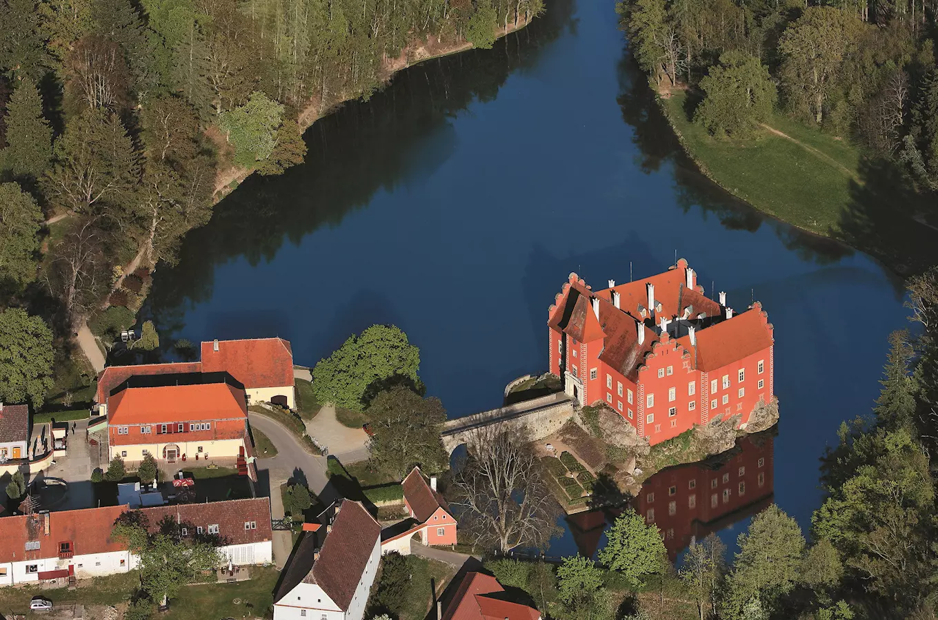 Zámek Červená Lhota – nejpohádkovější zámek v Česku