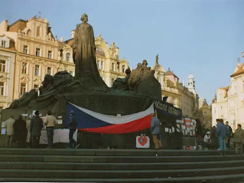 Okamžiky sametové revoluce – výstava ČTK v Praze