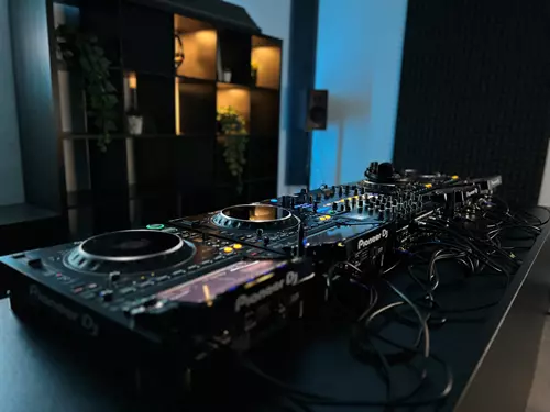 DJem – kurzy mixování v Brně  