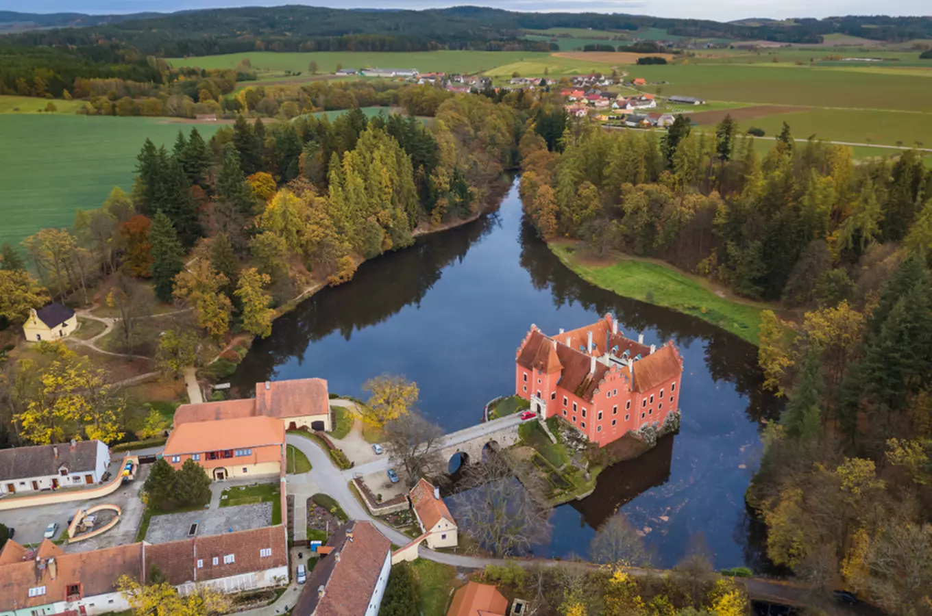 Zámek Červená Lhota – nejpohádkovější zámek v Česku