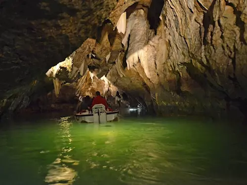 Punkevní jeskyně lákají! Letos si připomínají již 90 let s podzemní plavbou v současné podobě 