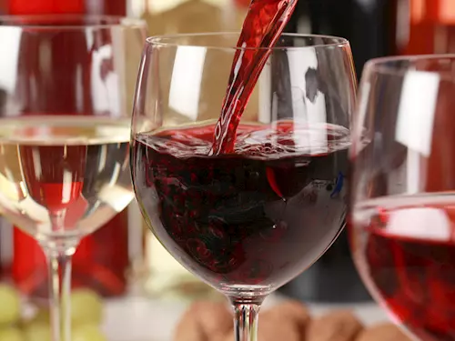 Tři tipy na místa, na nichž víno poteče proudem