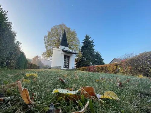 Kaplička na návsi