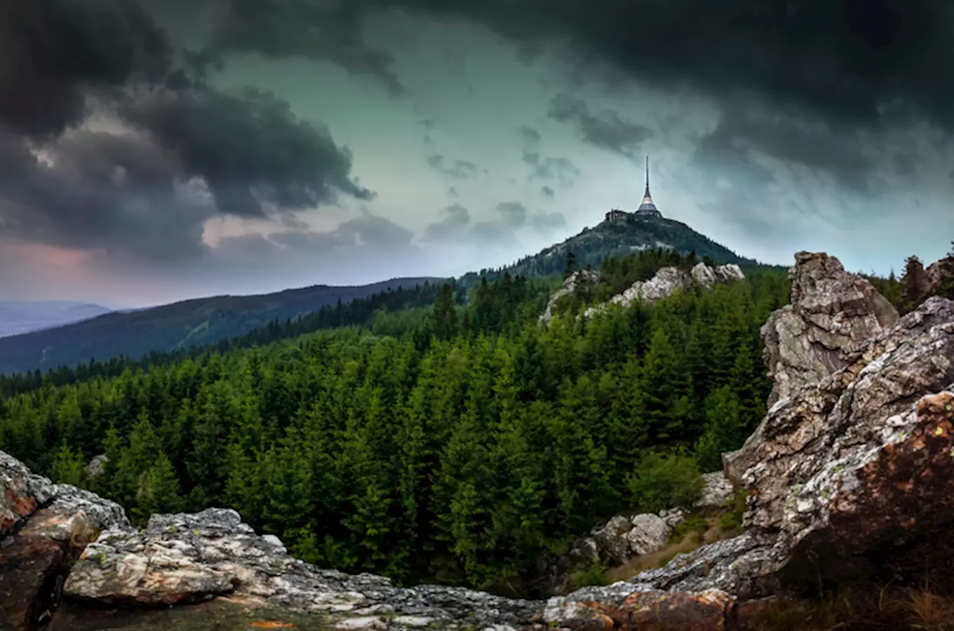 Chystáte se na Ještěd? K vrcholu vás přiblíží lanovka Skalka anebo turistický autobus 