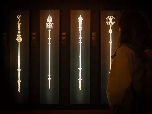 Symboly moudrosti, třináct žezel olomoucké univerzity ve Vlastivědném muzeu v Olomouci