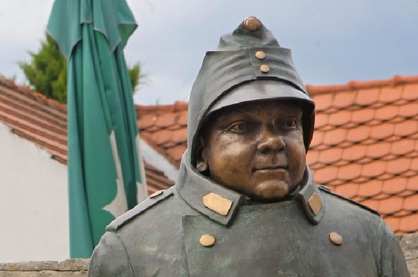 Kdo měl hrát svejka?