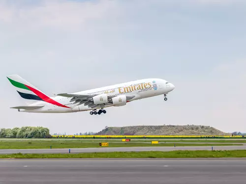 Největší dopravní letadlo A380 Emirates na Letišti Václava Havla Praha