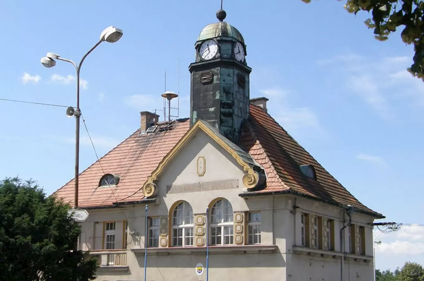 Radnice s hodinovou věží v Holýšově