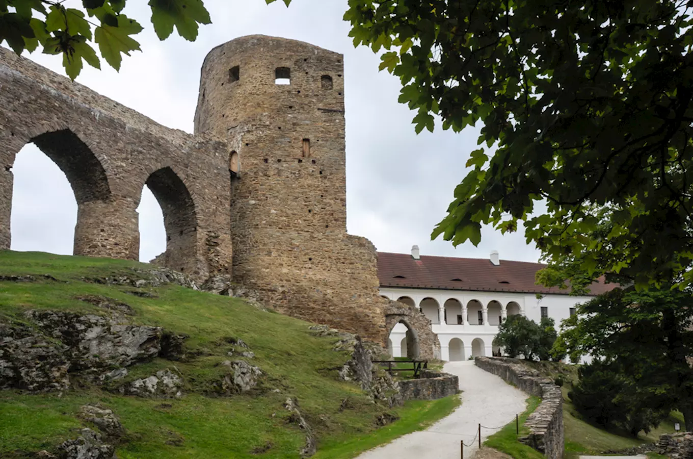 Štíty stříbrného lva – diplomatická jednání Buška z Velhartic na velhartickém hradě