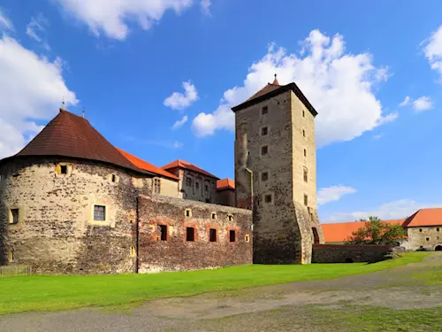 Vstupní věž hradu Švihov s expozicí stavebního vývoje hradu