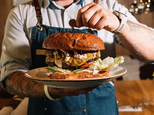 Soutěže pro jedlíky a gurmány – pojídání obřího burgeru a chilli