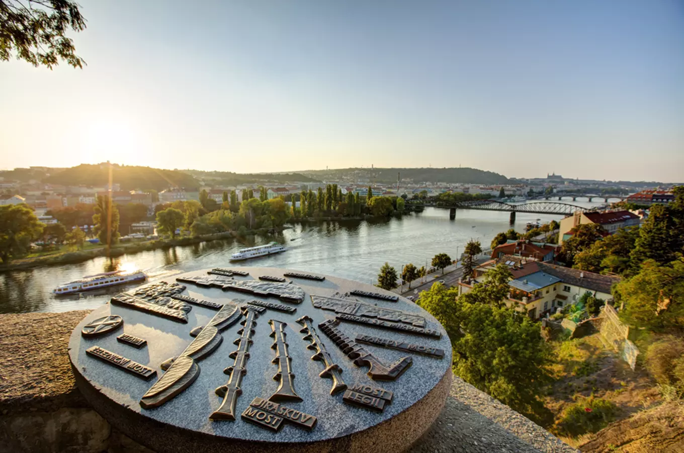 Vyšehrad – historické hradiště, hrad a pevnost v Praze