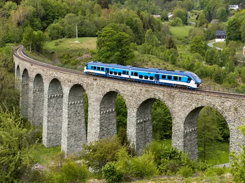 Tipy na nejkrásnější výlety vlakem aneb cesta je cíl: projeďte se výletními vláčky po krásách Česka