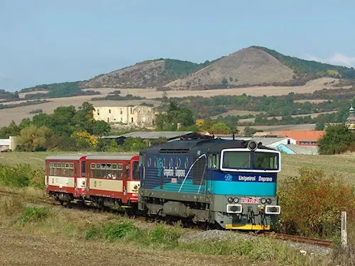 Prázdninový provoz opet oživí malebné železnicní trate Ceským stredohorím