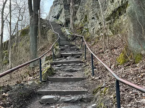 Zřícenina hradu Andělská Hora – oblíbené karlovarské poutní místo