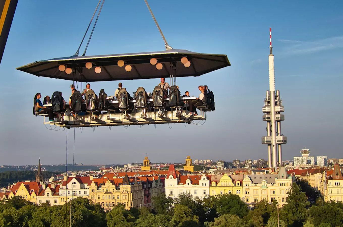 Večeře v oblacích – Dinner in the Sky Prague 2024