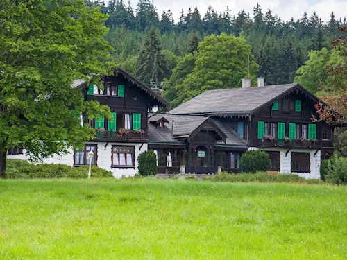 Lovecký zámeček Kladská – pobyt v alpském stylu uprostřed lesů