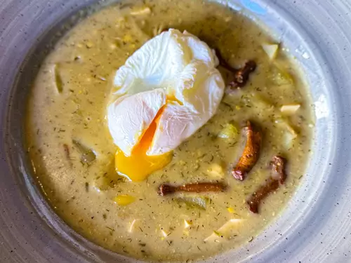 Letní menu v Malostranské besedě – maso, moře i česká klasika