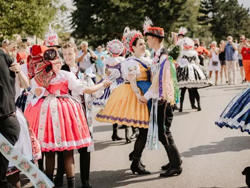Ve Velkých Pavlovicích si prohlédnete opilé sklepy a můžete zavítat na krojované hody