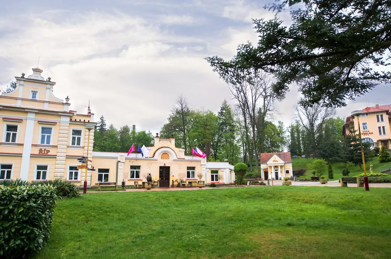 Lázeňský dům Říp a Villa Kyselka, Lázně Mšené, kudy z nudy