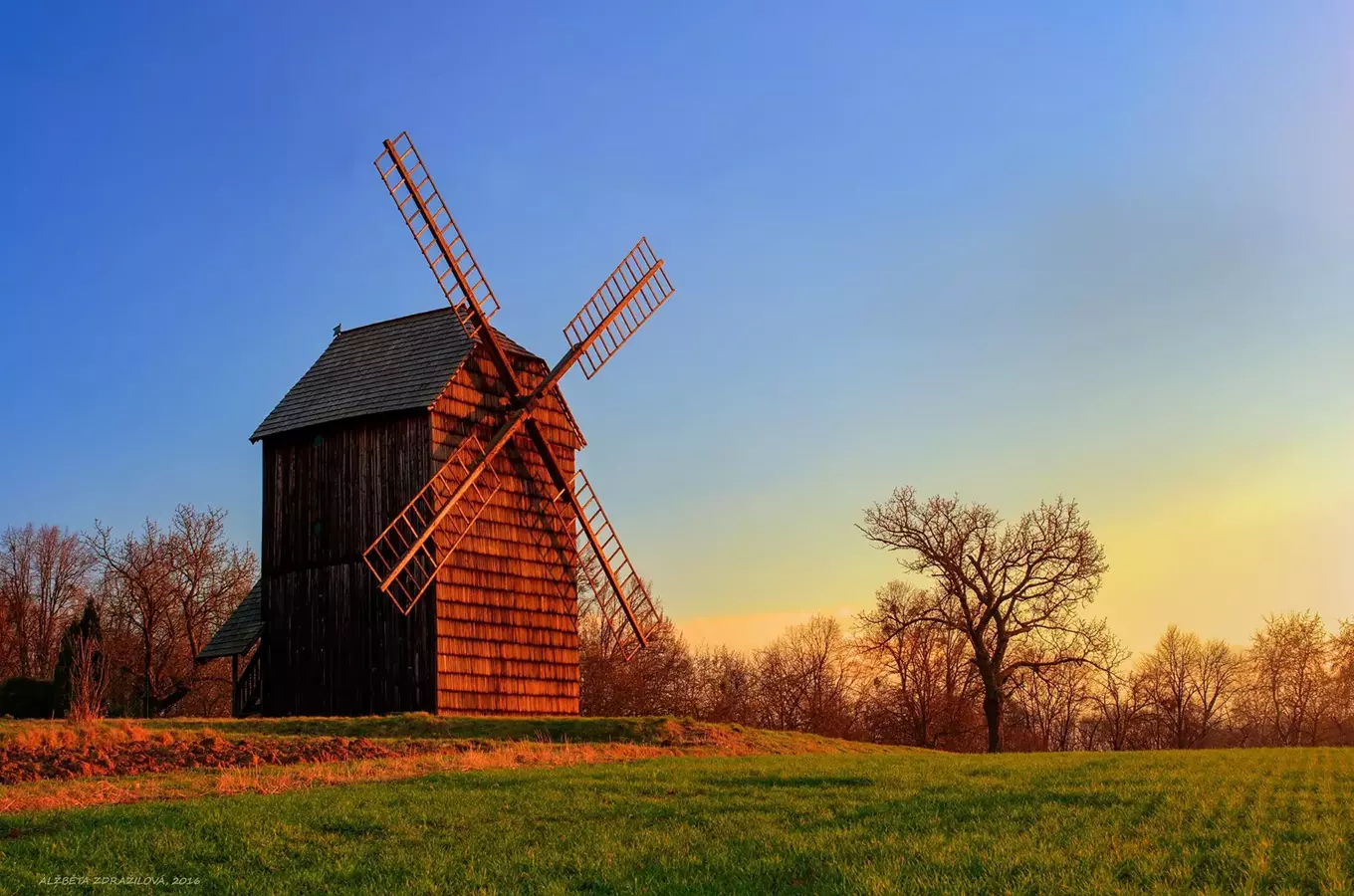 10 tipů na nejhezčí větrné mlýny aneb ve stínu i na výsluní