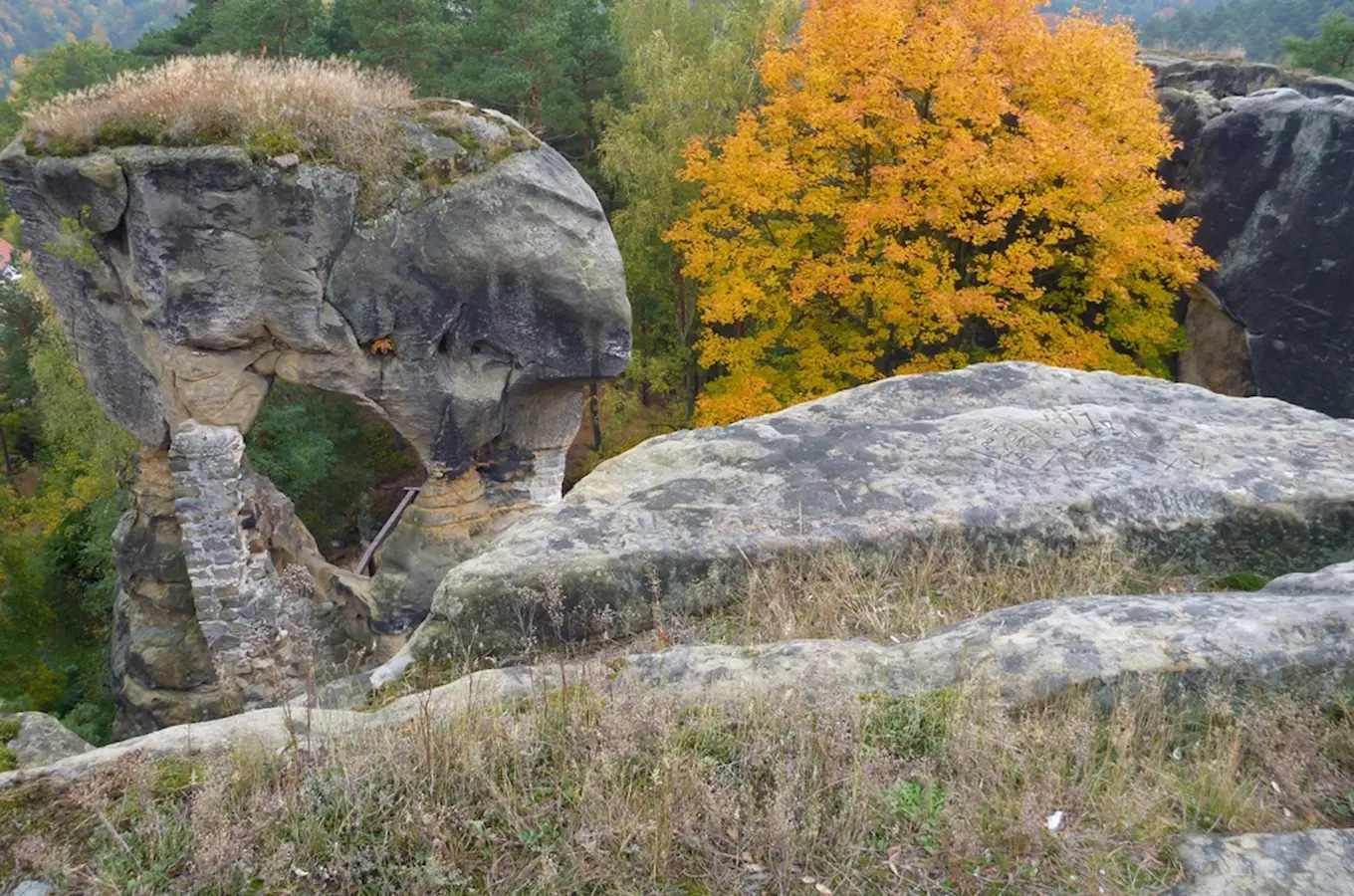 Zřícenina hradu Rotštejn v Českém ráji, kudy z nudy