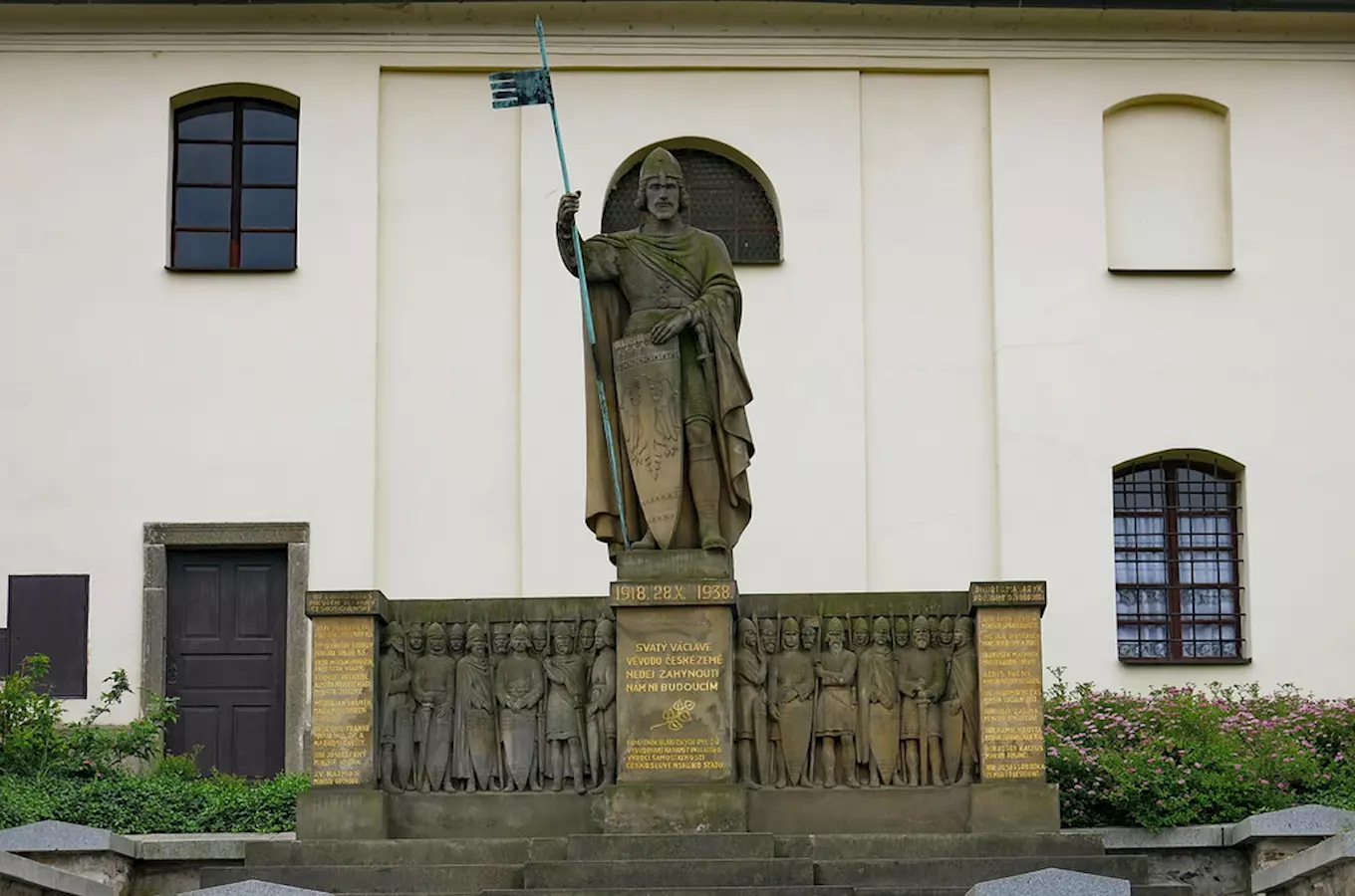 Pomník sv. Václava a blanických rytířů ve Voticích
