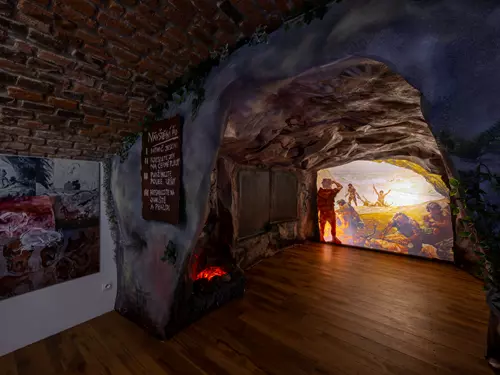 Pravěká jeskyně v historickém sklepě