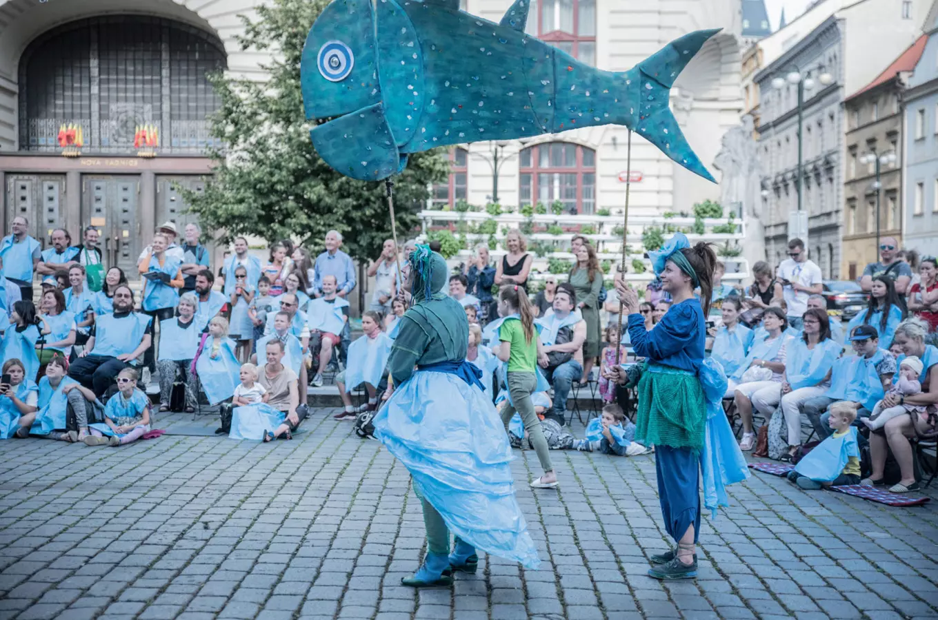 Festival pouličního divadla Za dveřmi míří do Prahy