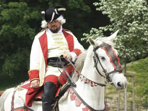 Historický májový trh na zámku v Děčíně
