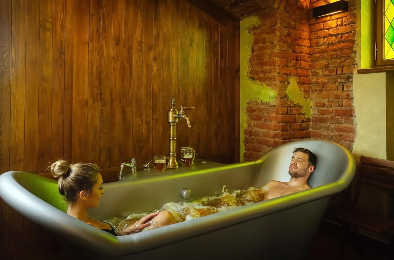 Beer Baths Letna – pivní a vinné lázně – Kudy z nudy