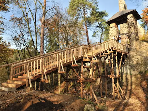 Dřevěný most do hradu Zlenice je třetím nejlepším tesařským dílem roku 2014