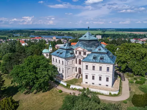 300 let zámku Karlova Koruna