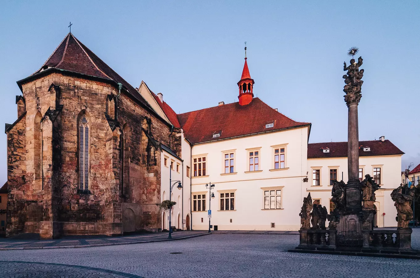 Historická radnice s kostelem sv. Kateřiny