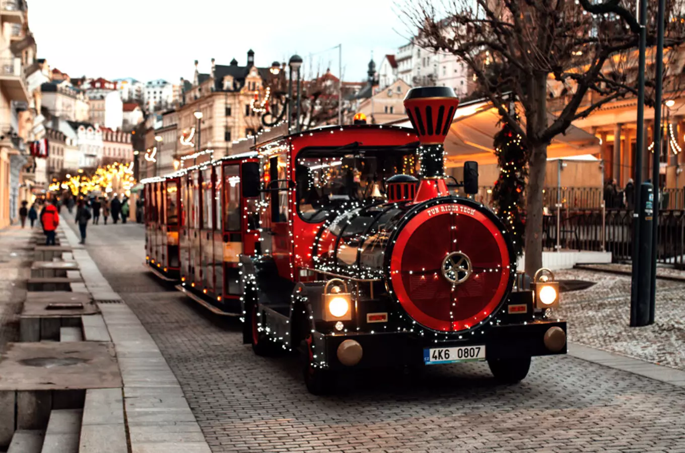 Vánoční autobus a autovláček v Karlových Varech 2024