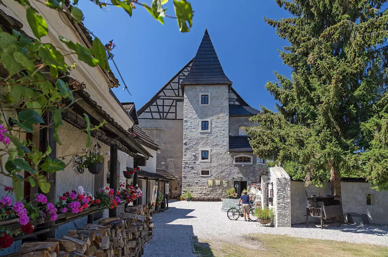 Hrad Vildštejn láká na staročeské pokrmy, muzeum vězeňství i zazděnou ženu