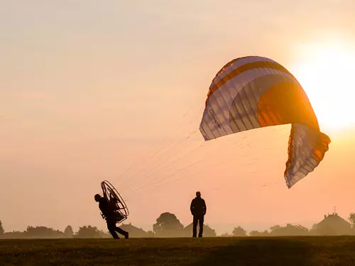 Kurzy motorového paraglidingu v Jaroměři s trenažerem startů.